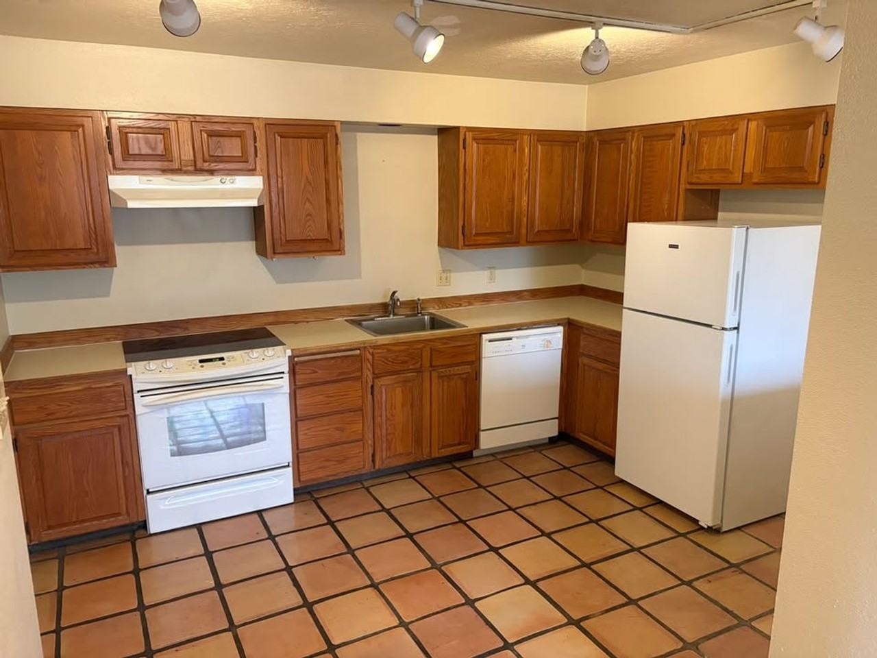 Richardson Court Apartments - Photo 2 of 8