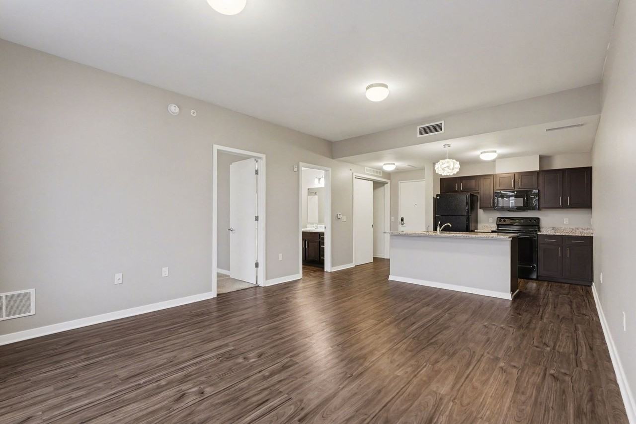 1400 Wealthy SE - Photo 3 of 22