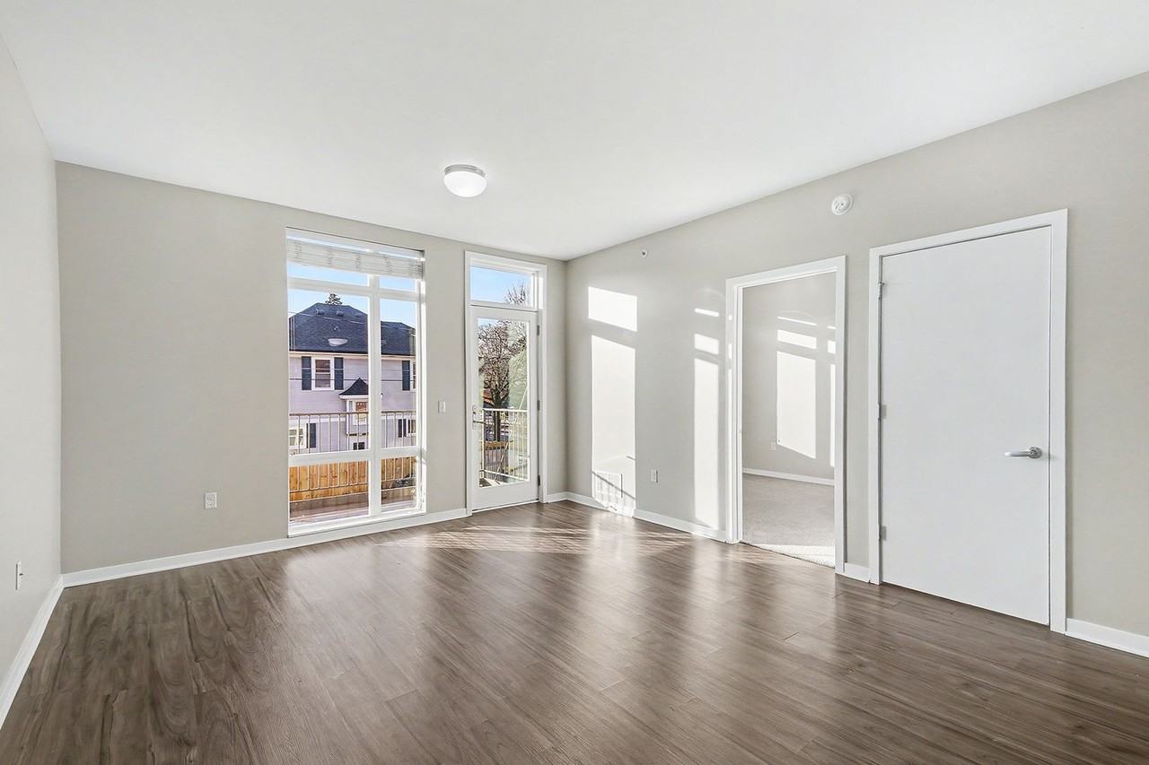 1400 Wealthy SE - Photo 5 of 22