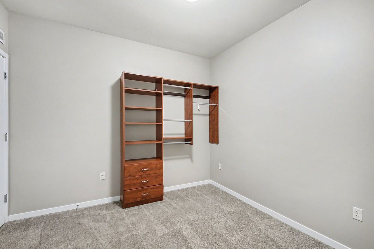 1400 Wealthy SE - Photo 6 of 22