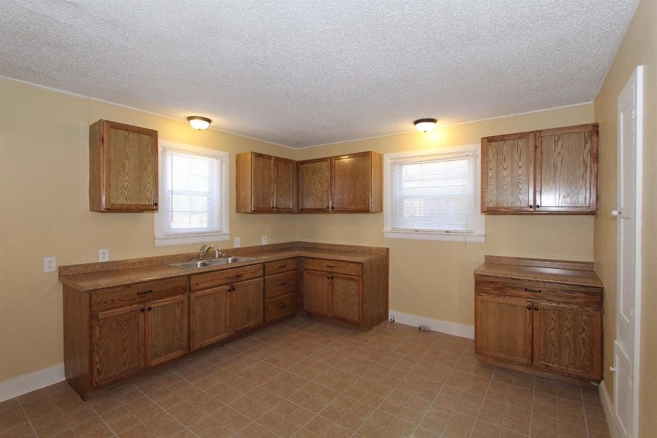 2203 20th St #1 - Photo 4 of 10