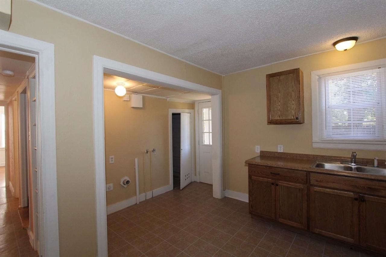 2203 20th St #1 - Photo 5 of 10