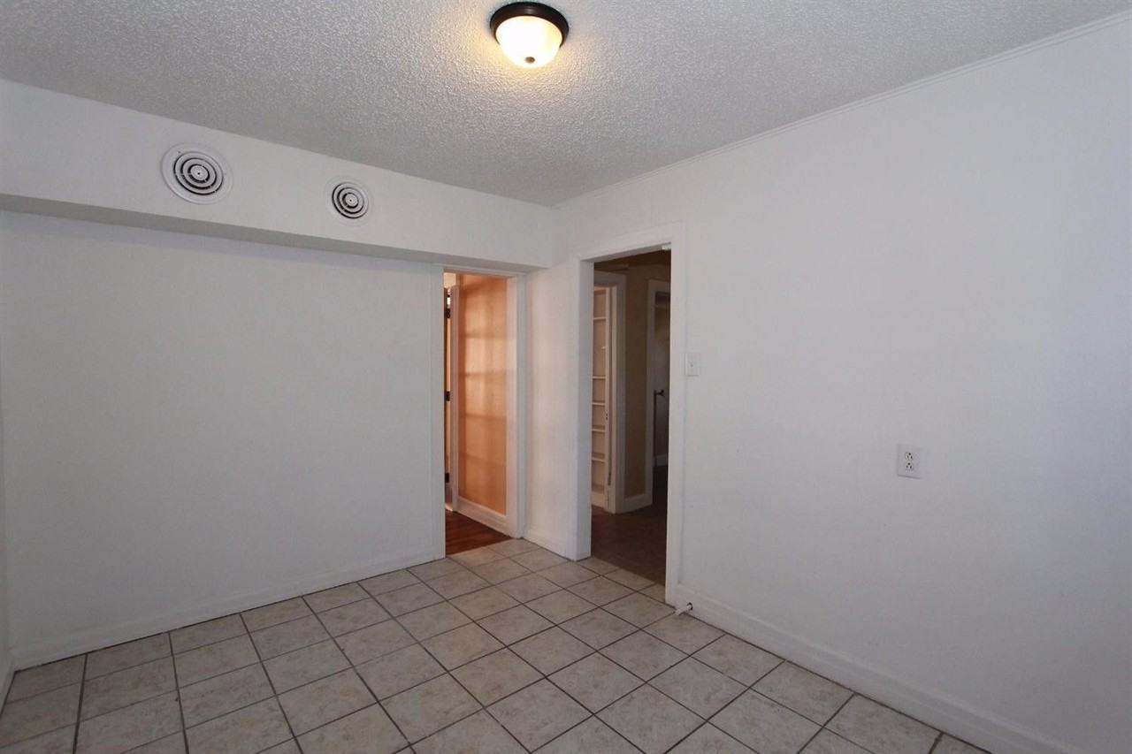 2203 20th St #1 - Photo 7 of 10