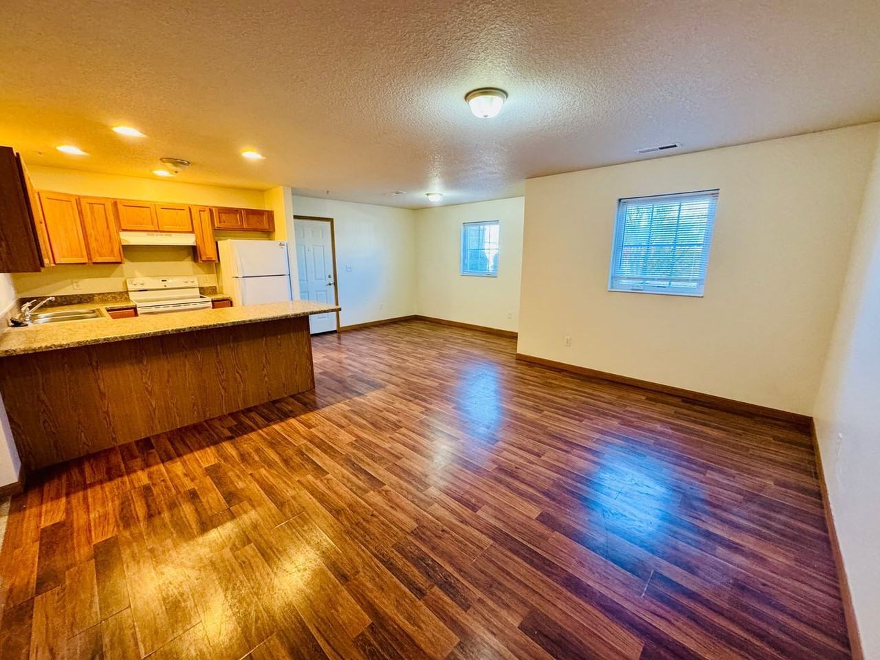 Lakeview Apartments - Photo 5 of 27