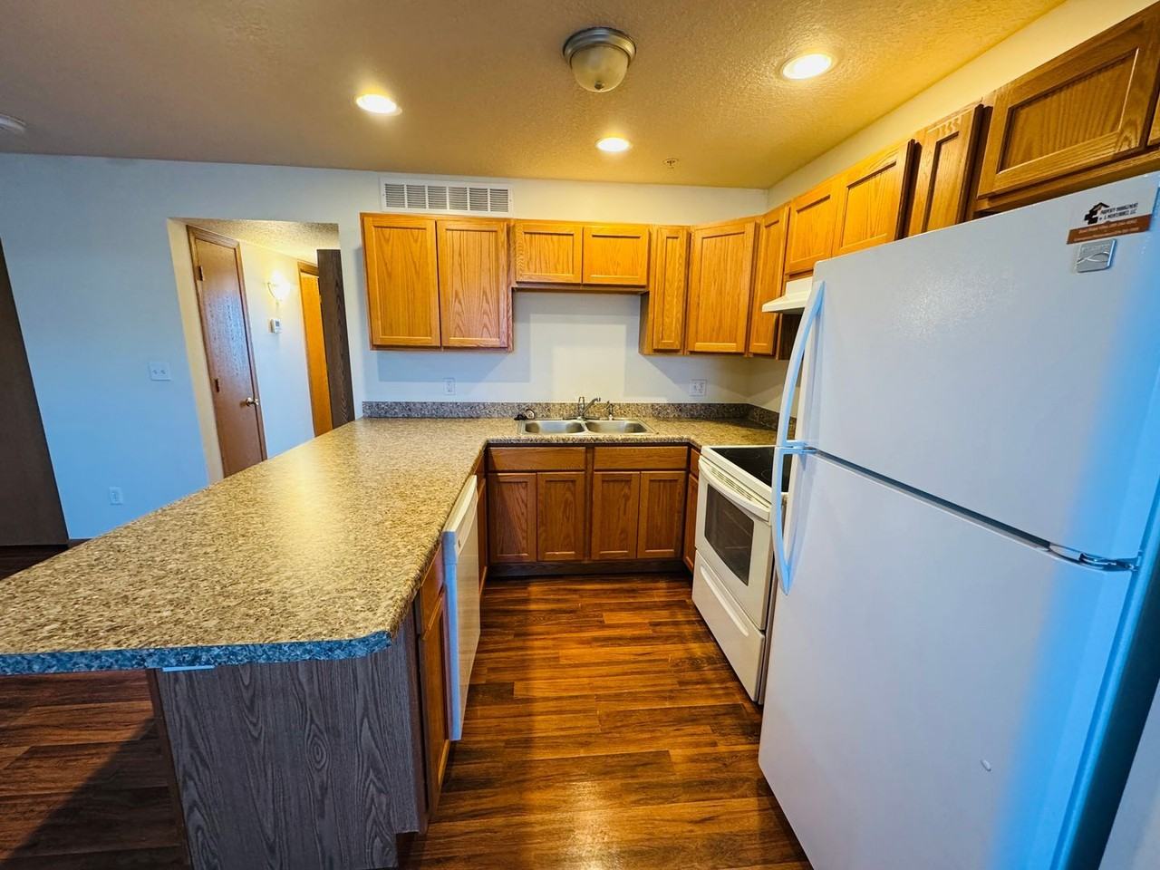 Lakeview Apartments - Photo 6 of 27