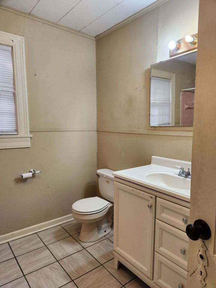 239 West Dr #1 - Photo 3 of 17