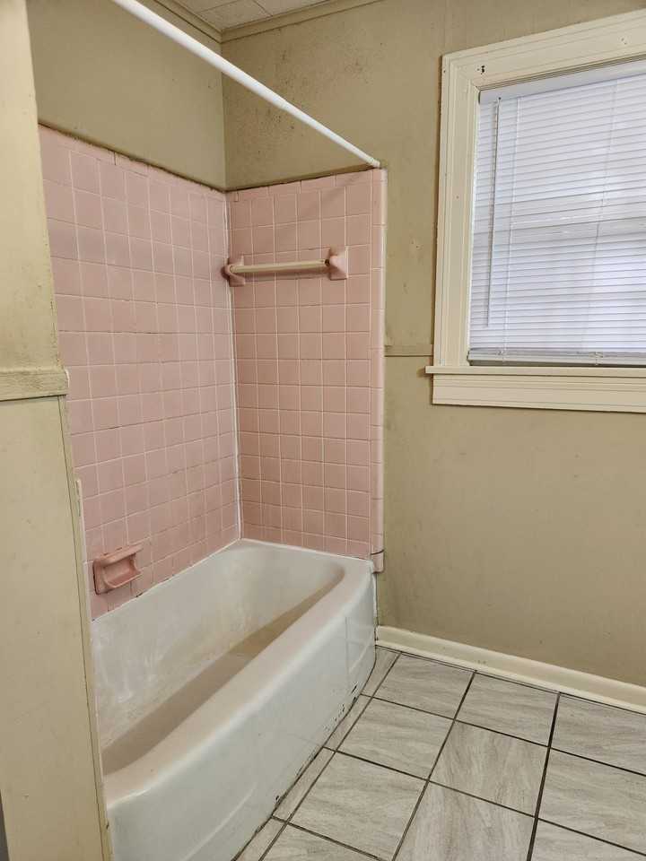 239 West Dr #1 - Photo 4 of 17