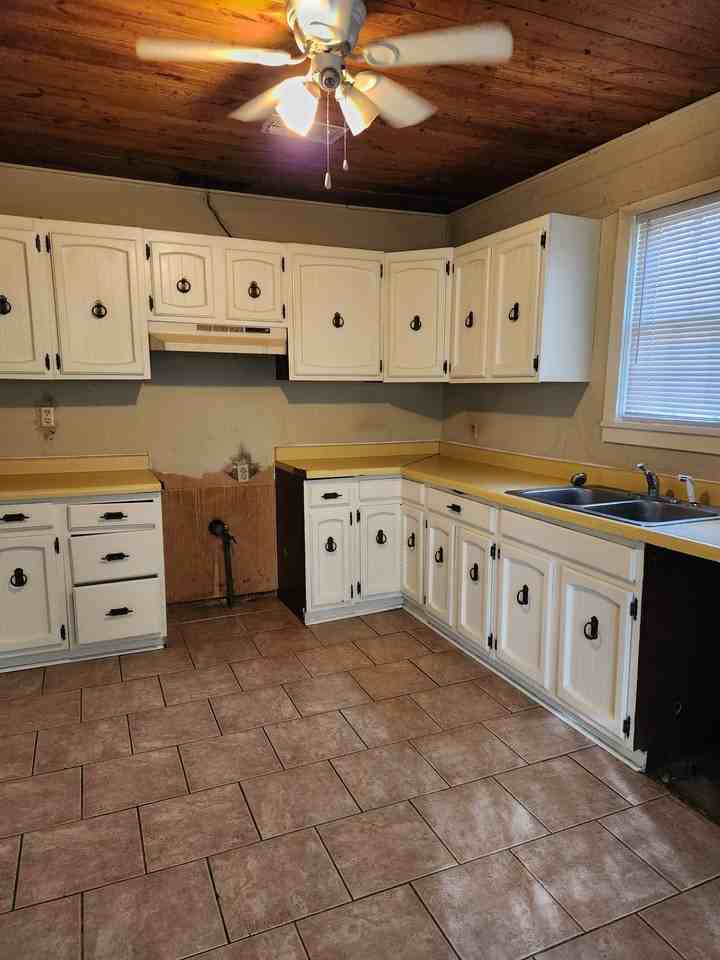 239 West Dr #1 - Photo 5 of 17