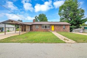 featured image of 305 E 3rd St #1