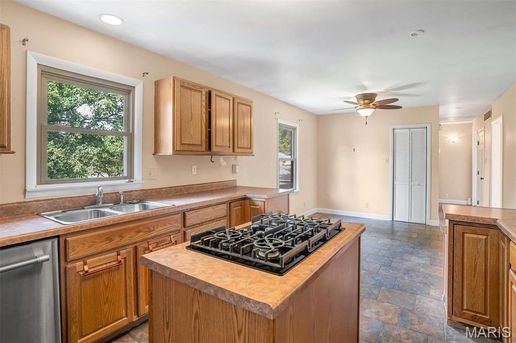 305 E 3rd St #1 - Photo 4 of 9