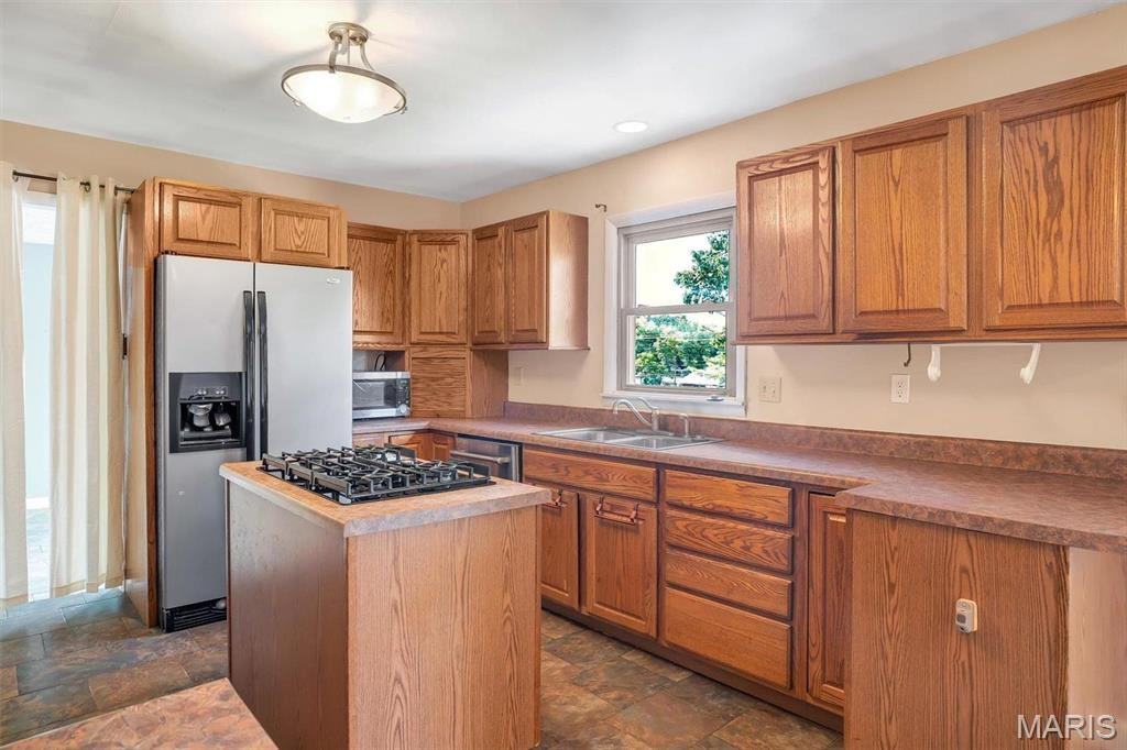 305 E 3rd St #1 - Photo 5 of 9