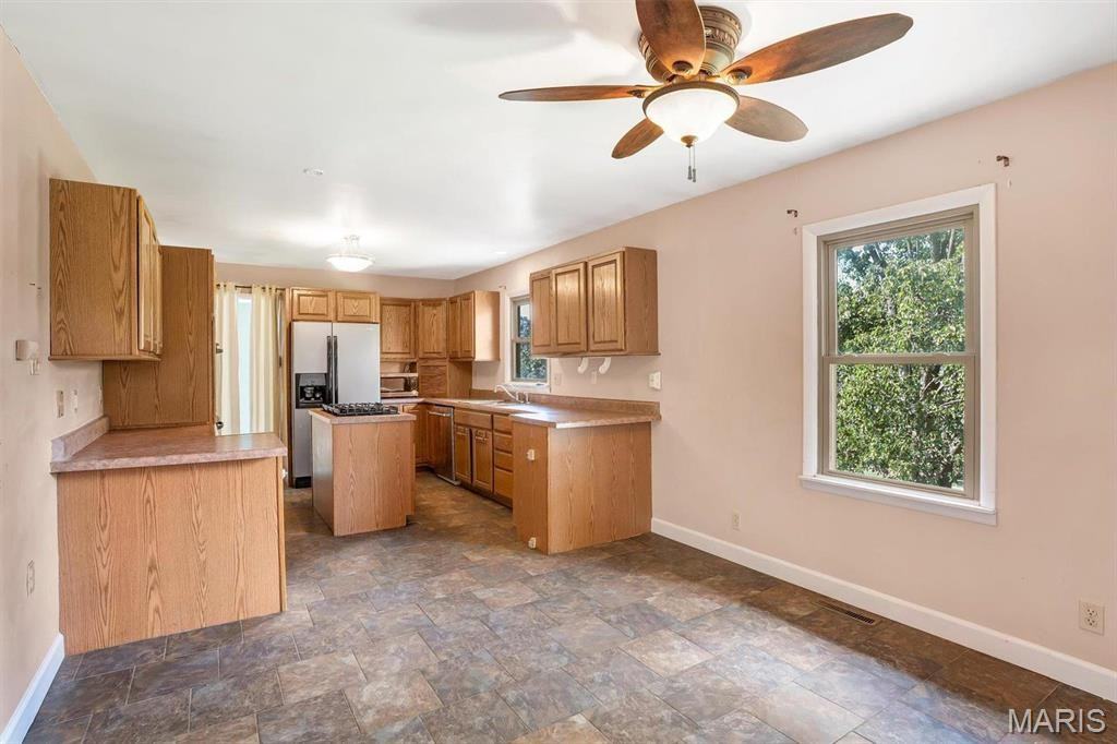 305 E 3rd St #1 - Photo 6 of 9