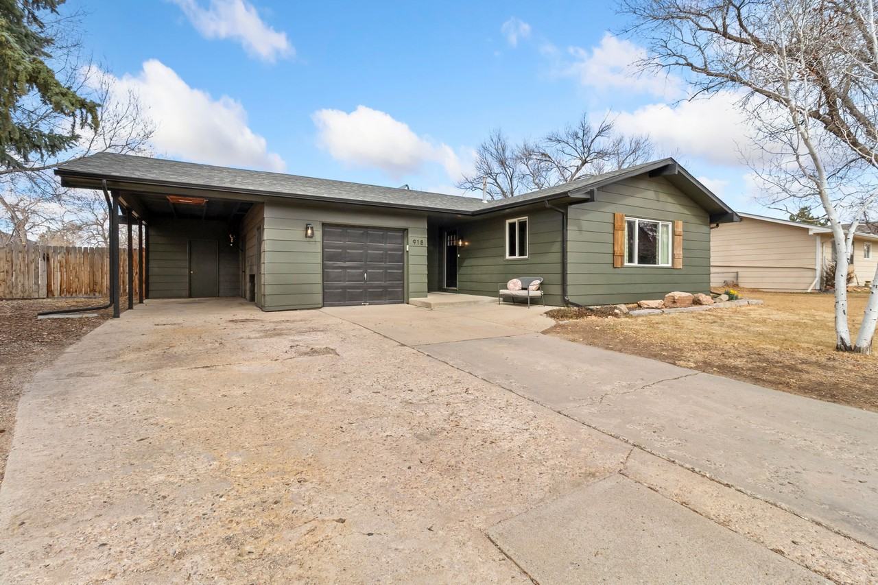 918 Woodbine Dr #1 - Photo 3 of 24