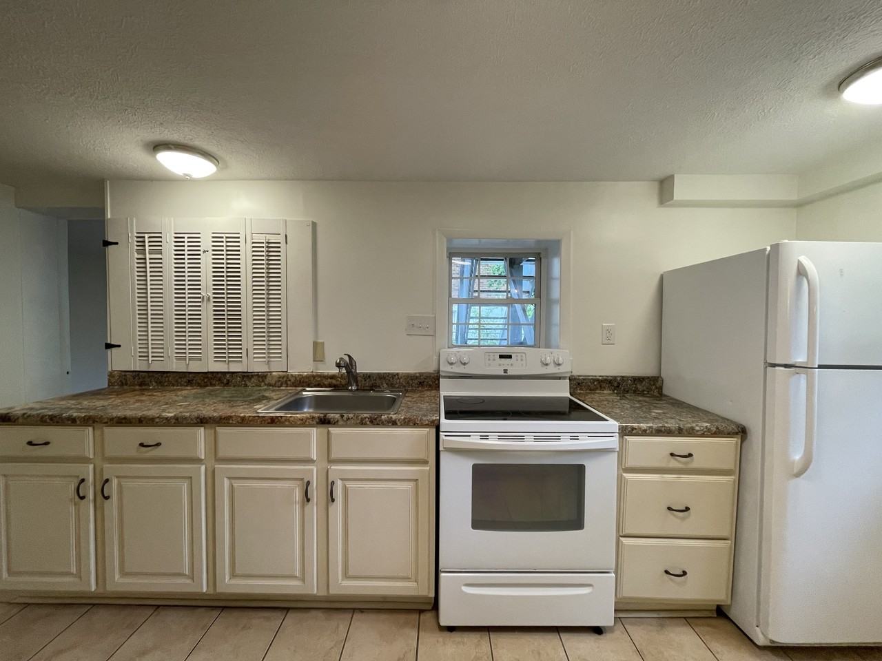 1008 Biltmore Ave #B - Photo 5 of 22