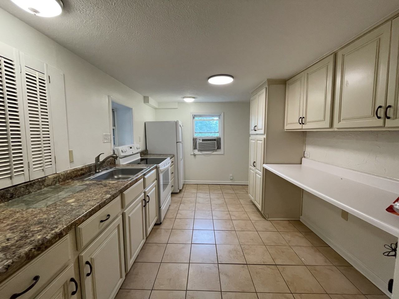 1008 Biltmore Ave #B - Photo 6 of 22