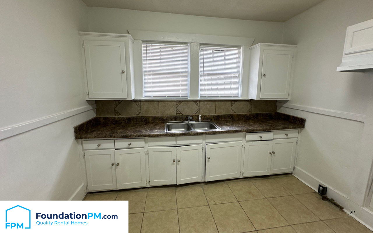 914 Garland St #1 - Photo 3 of 9