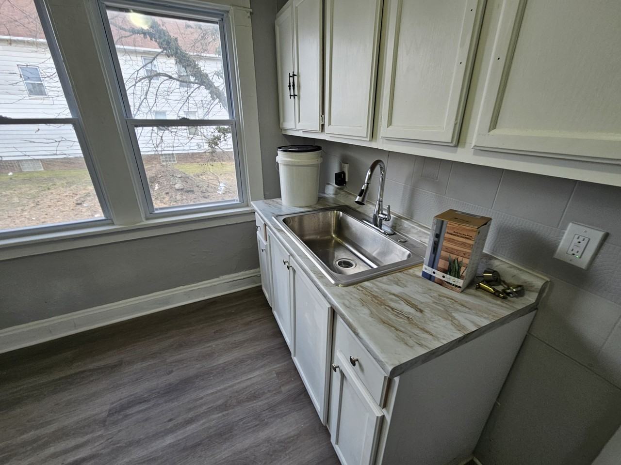 11008 Kinsman Rd - Photo 6 of 15