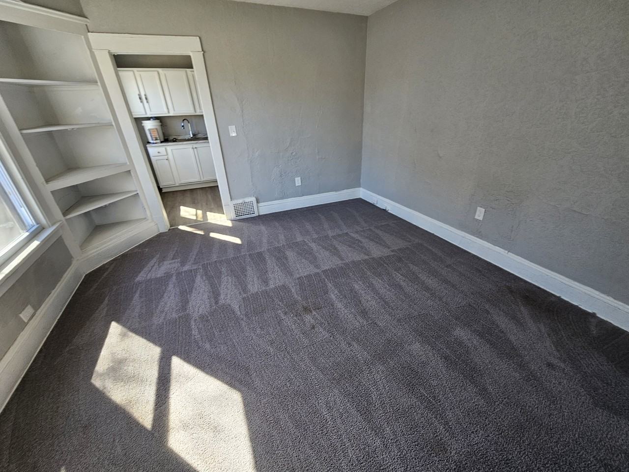 11008 Kinsman Rd - Photo 4 of 14