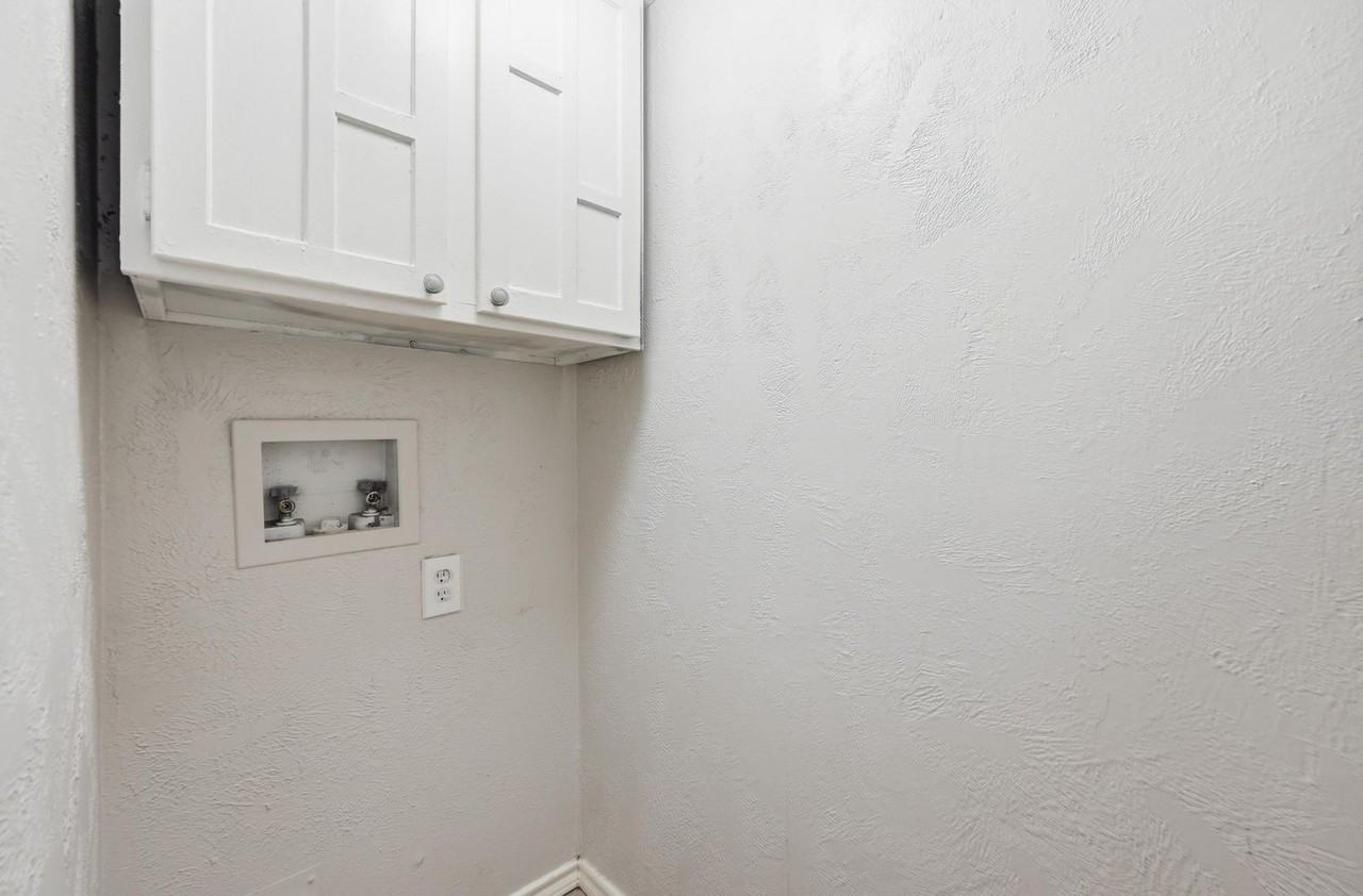 1718 Dorchester Dr - Photo 6 of 18