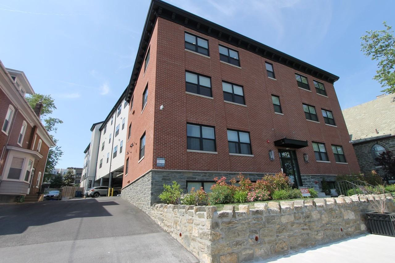 492 Roxborough - Photo 5 of 50