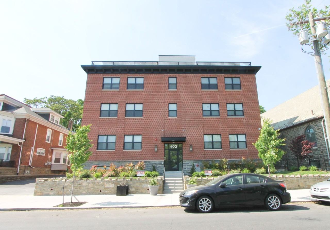 492 Roxborough - Photo 7 of 50