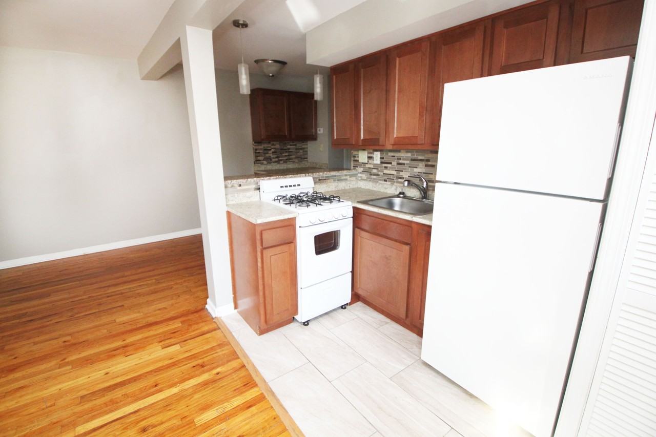 60 SUMNER AVENUEAPT 9 #B09 - Photo 3 of 12