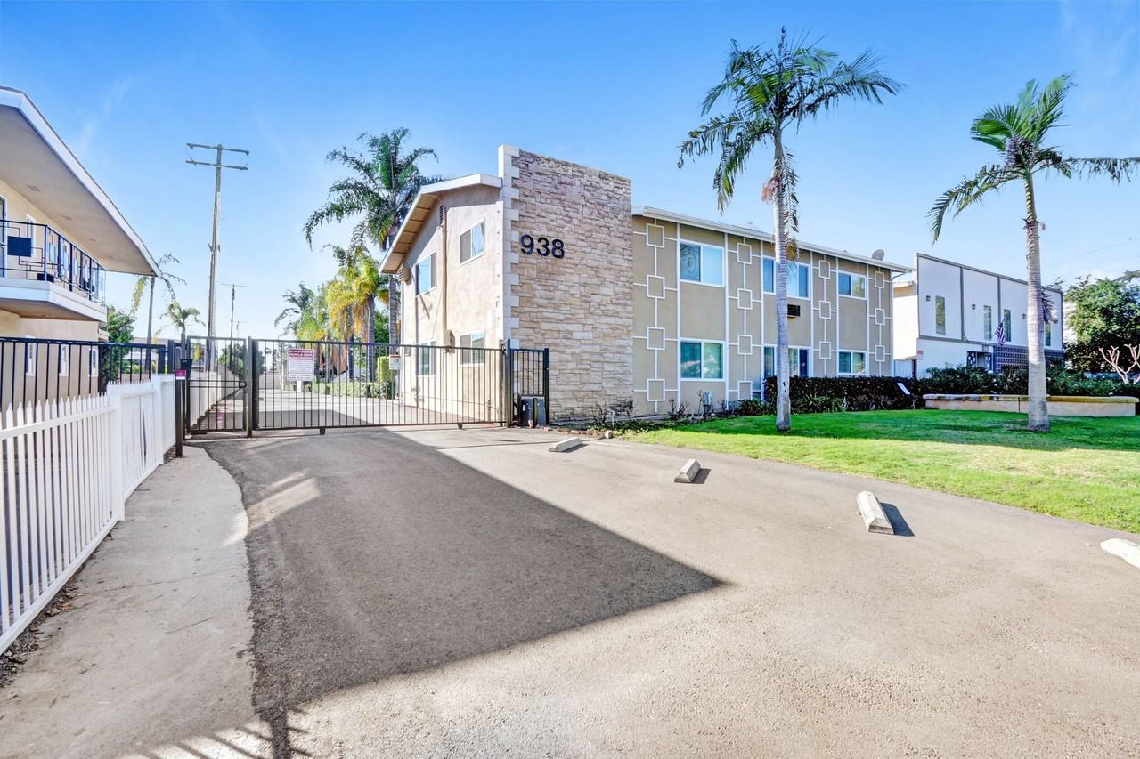 Huntington - Photo 3 of 21