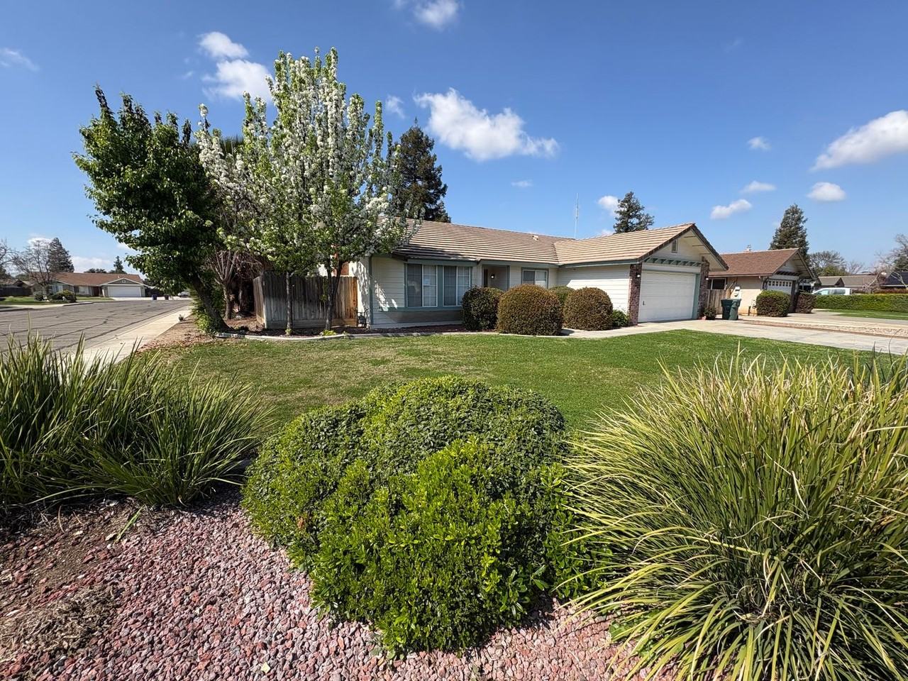 420 Benjamin Ct - Photo 2 of 36