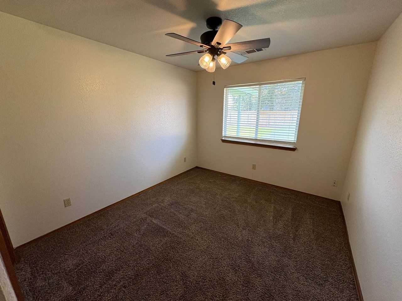 420 Benjamin Ct - Photo 6 of 36