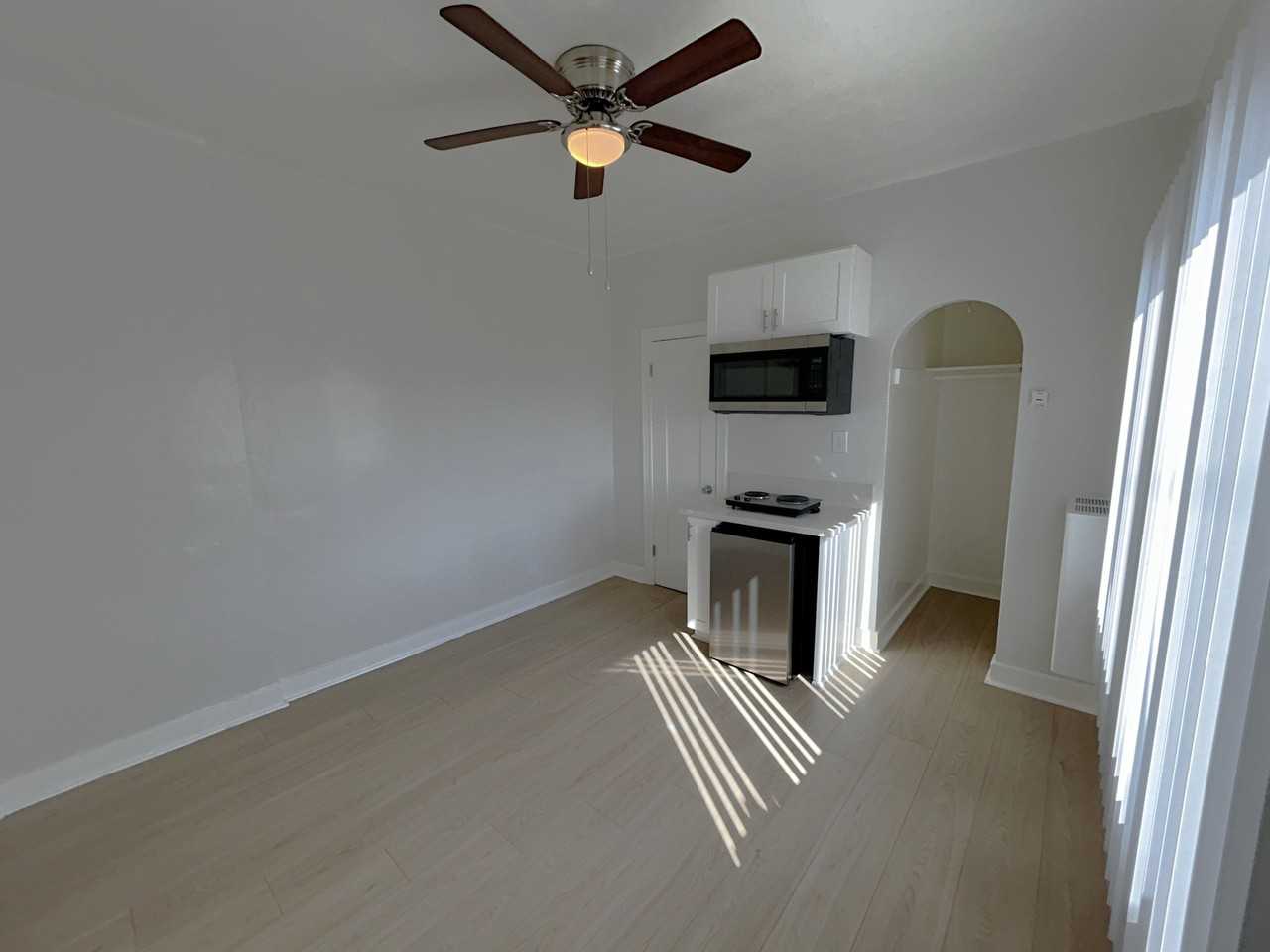 320 N Ardmore Ave #311 - Photo 4 of 10