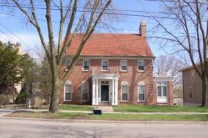 featured image of 637 E Gorham St