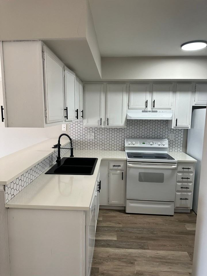 5460 Fiesta Ln - Photo 3 of 22