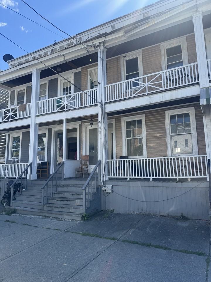484 Washington Ave #2
