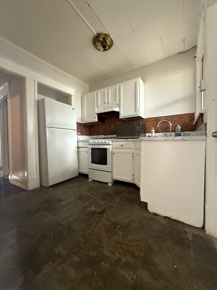 484 Washington Ave #2 - Photo 2 of 14