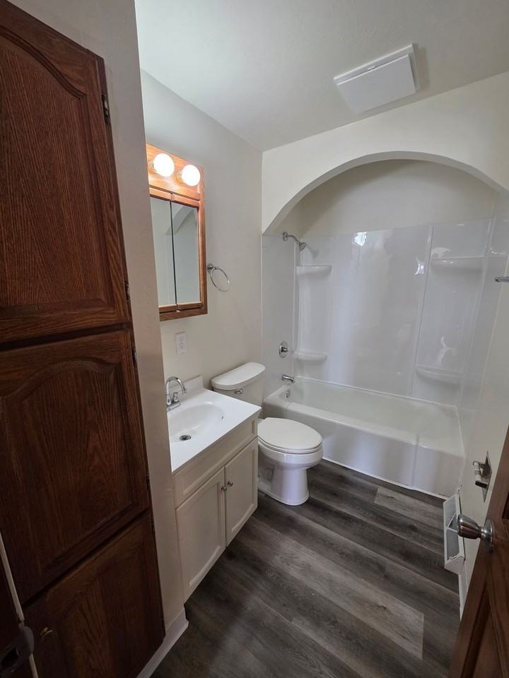 806 Waverly Pl - Photo 6 of 11