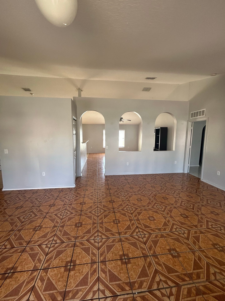 6031 Sunset Vista Dr - Photo 2 of 13