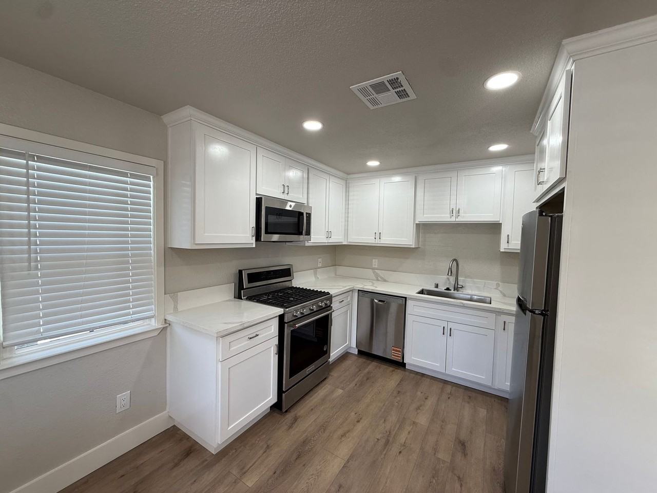 4001 Broadway - Photo 3 of 13