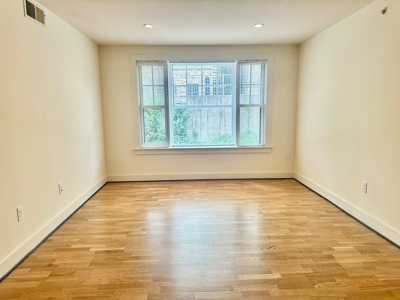 1029 Wertland Street - Photo 5 of 20