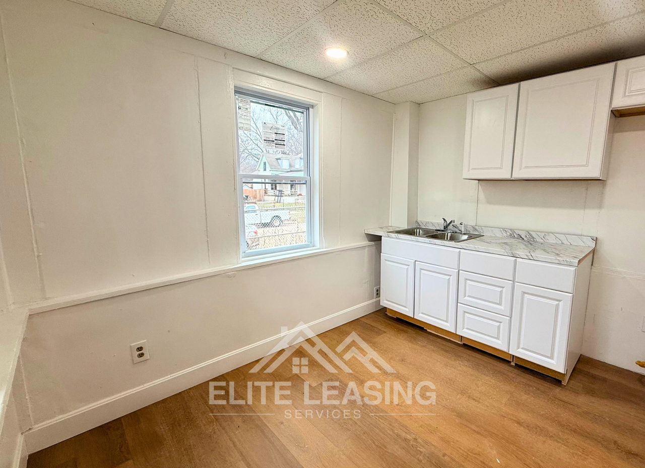 1438 SW Van Buren - Photo 2 of 3