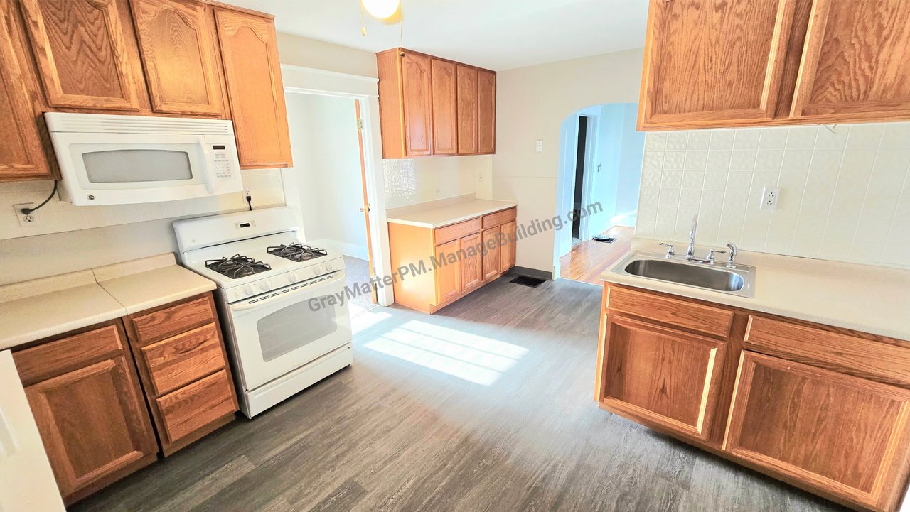 633 W 29th St #1 - Photo 3 of 17