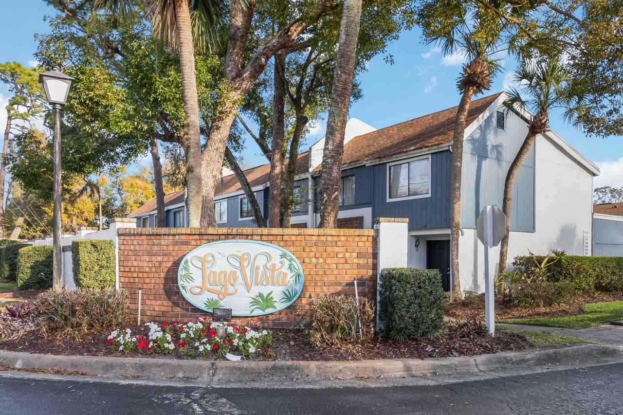 102 Lago Vista Blvd #1