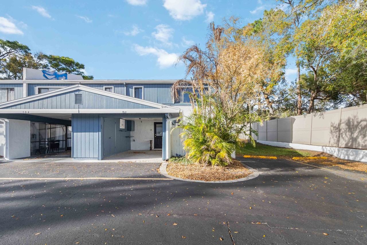 102 Lago Vista Blvd #1 - Photo 3 of 10