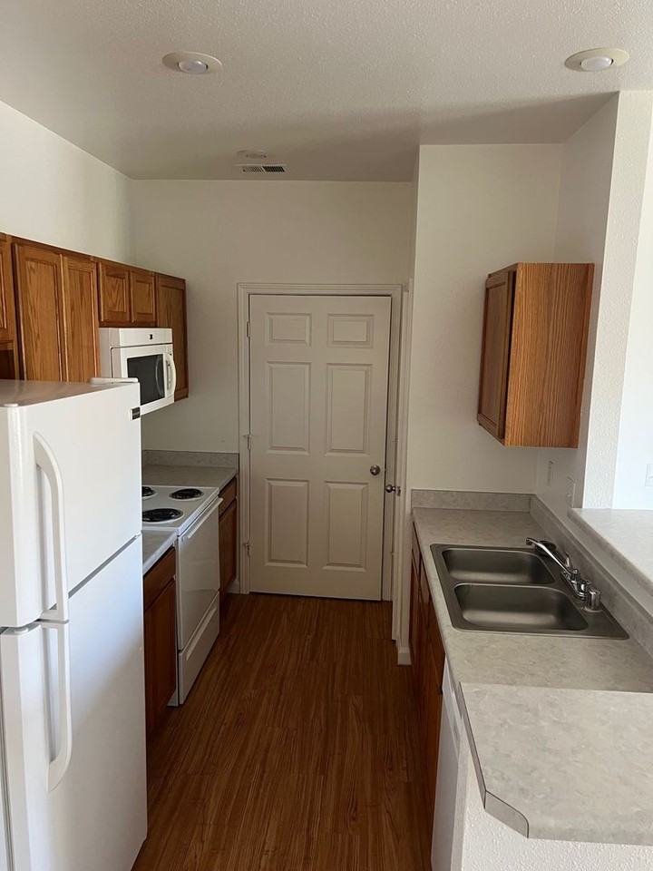 Fernley Silverlace Apartments - Photo 4 of 16