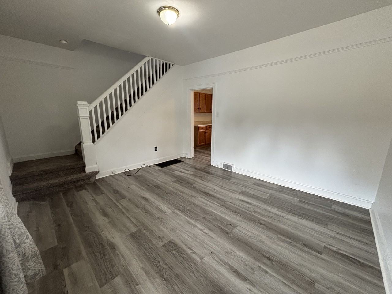 1628 Kenneth Ave - Photo 4 of 10