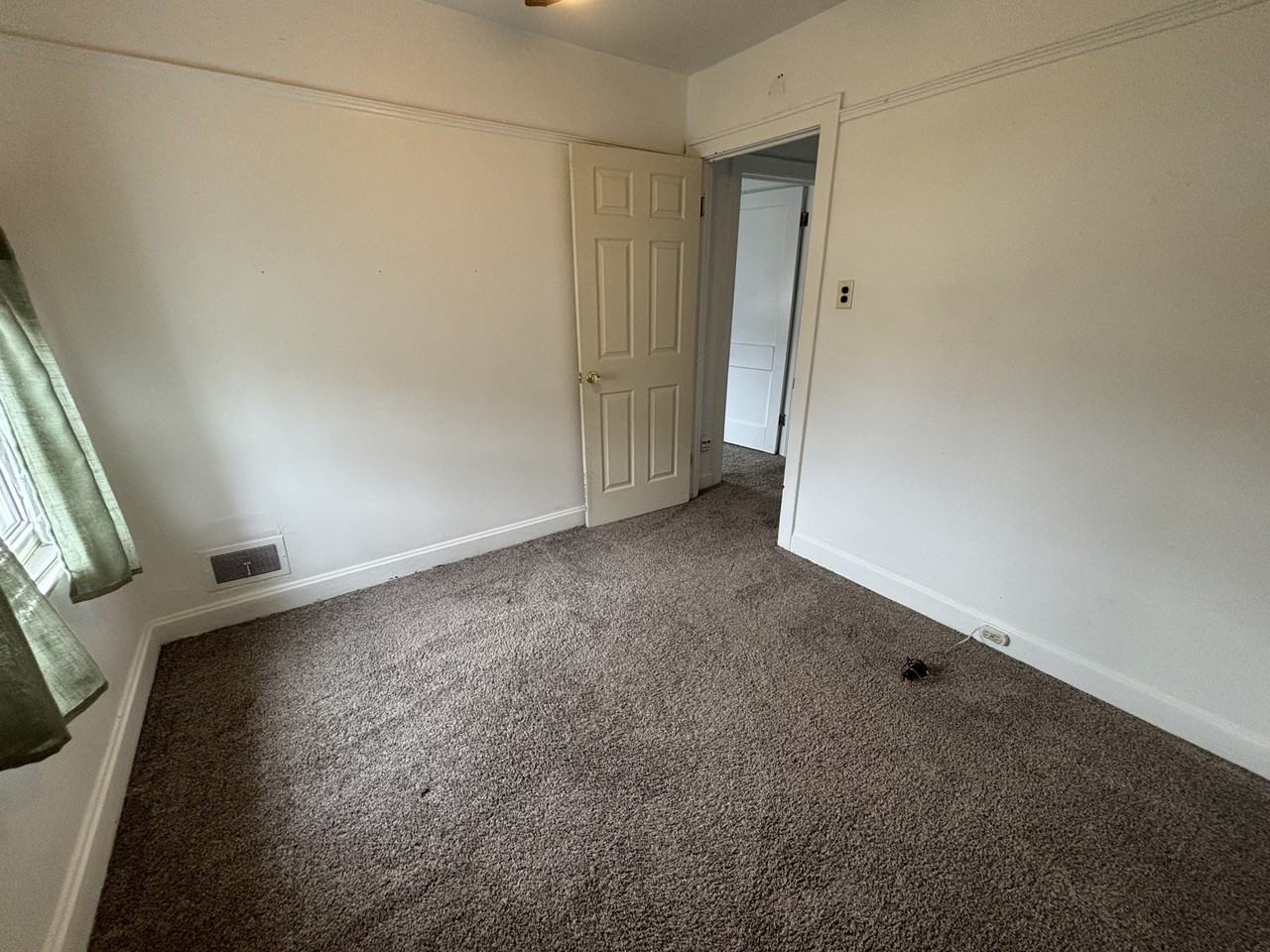 1628 Kenneth Ave - Photo 5 of 10