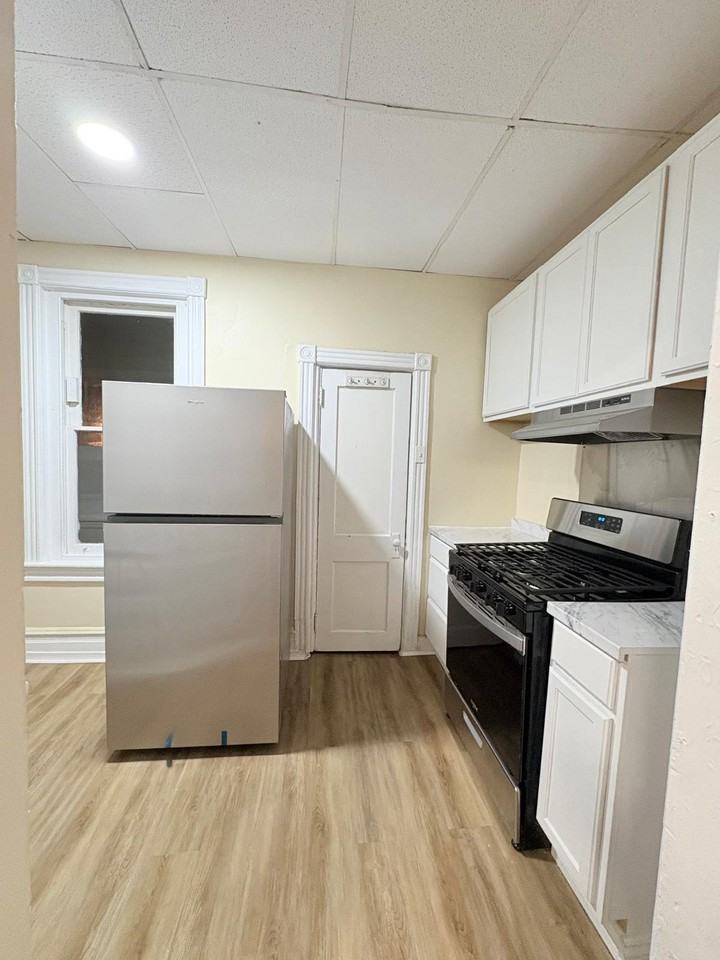 1438 W Turner St #1 - Photo 4 of 15