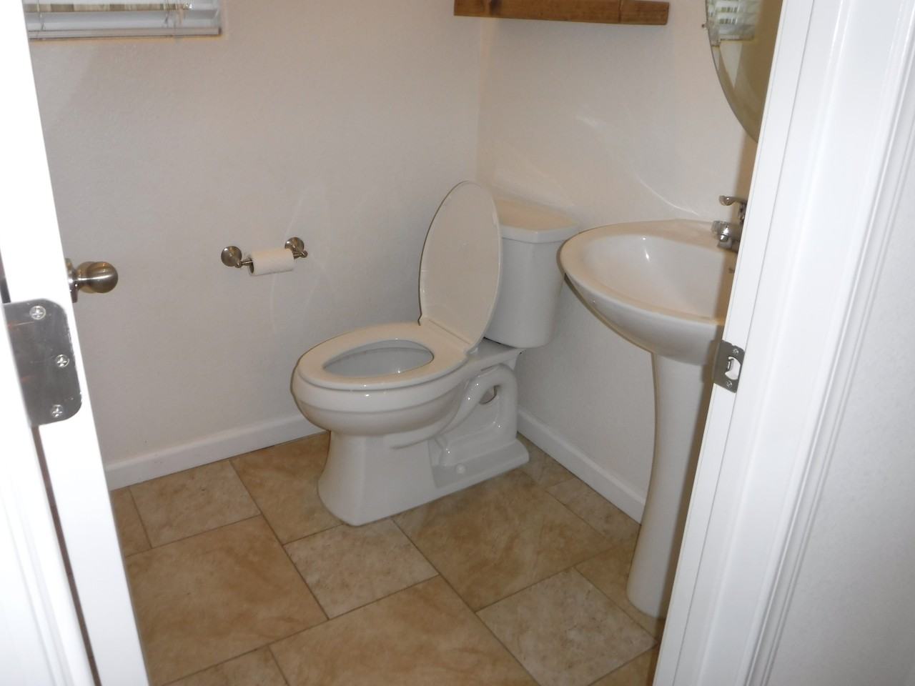 1257 Kensington Dr #1 - Photo 6 of 23