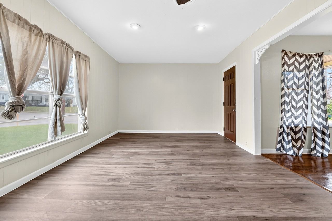 1302 Redondo Dr #1 - Photo 4 of 16