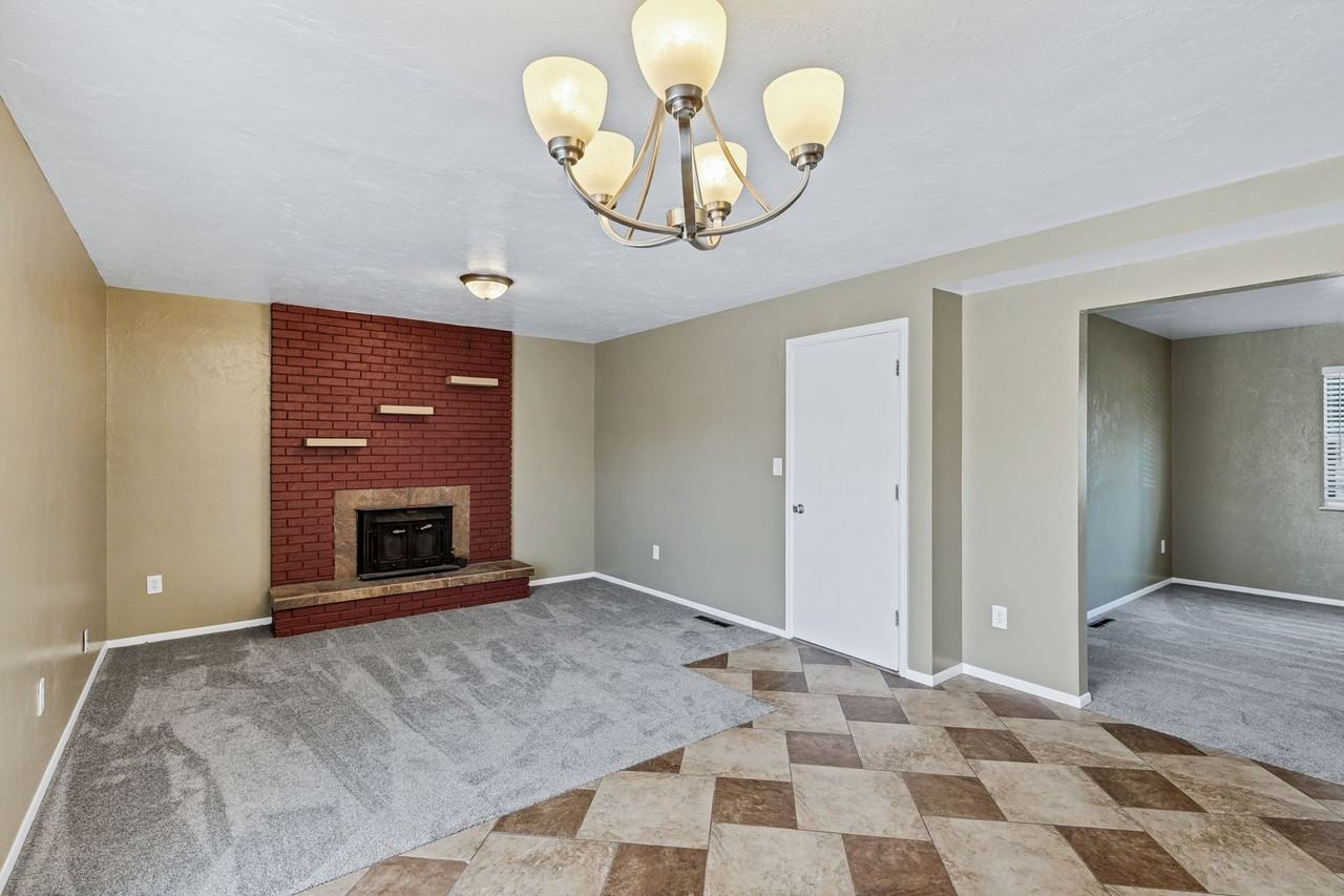 6728 Palace Dr - Photo 5 of 30