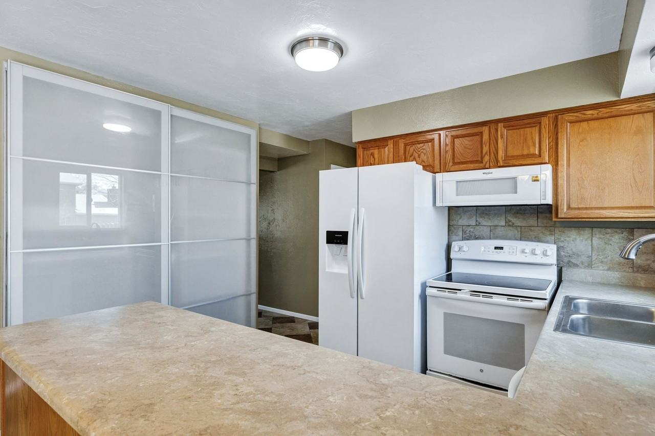 6728 Palace Dr - Photo 6 of 30